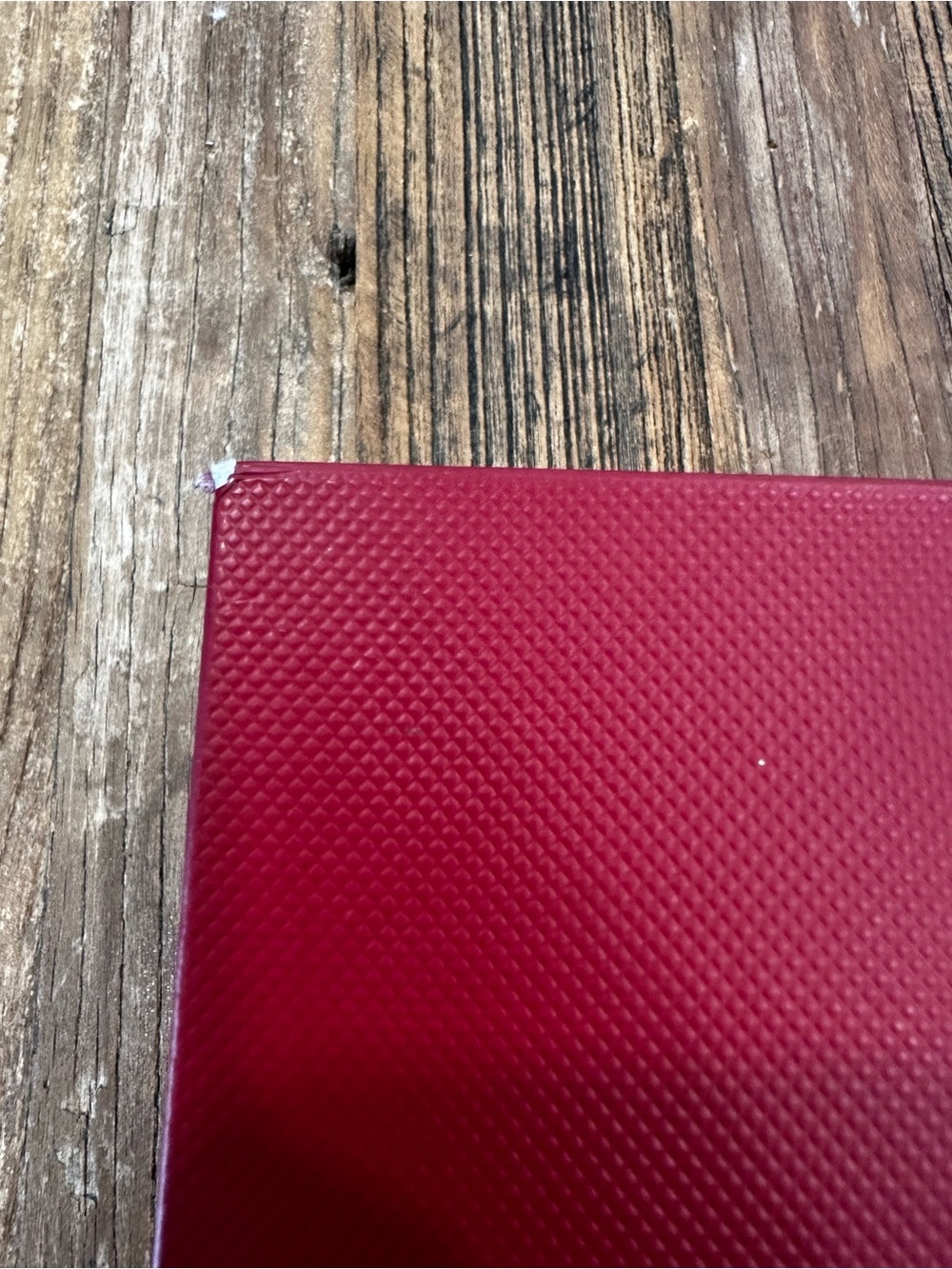 Tom Ford Red Heart-Embossed box - Picture 10 of 12